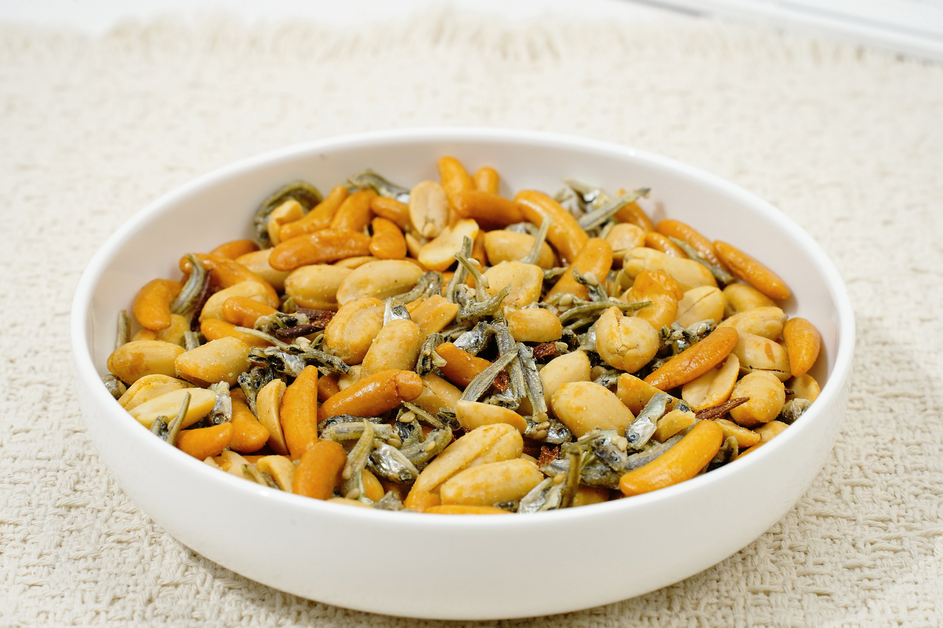 Spicy Peanut & Rice Crunch with Anchovy
